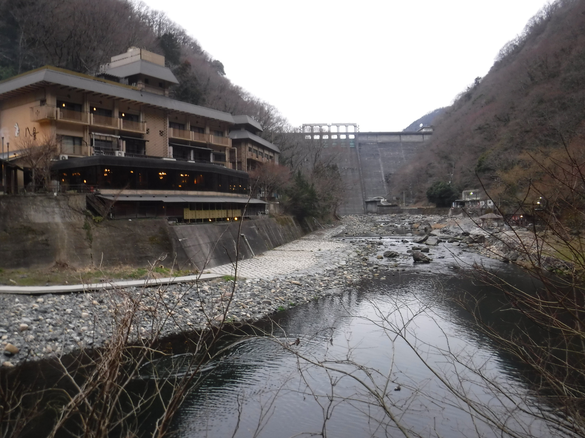 岡山県へ車中泊旅行４ 湯原温泉から備中勝山 畑の作物なんでも実験続き１